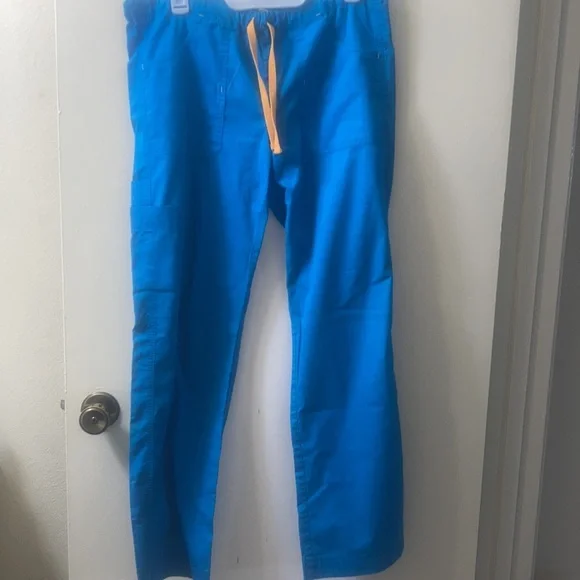 Maeven medical scrub’s - Picture 4 of 14